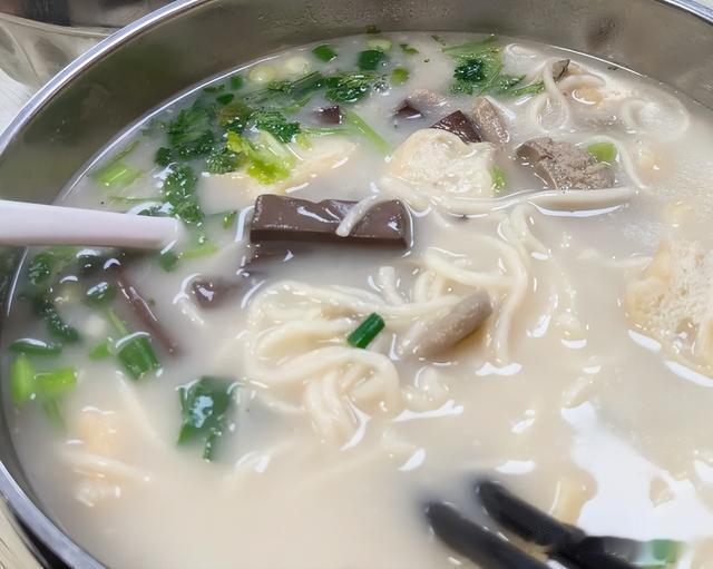 江苏女子和老公冷战，各做各的饭菜分开吃，网友笑了：真实又搞笑