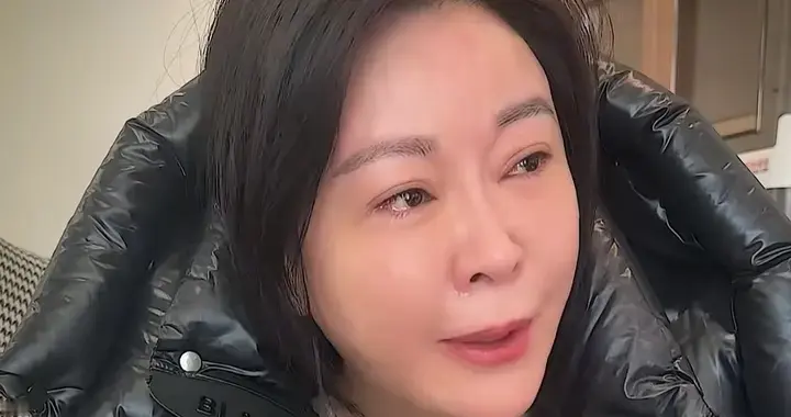 王小骞哭曝女儿进入青春叛逆期，因正食症入院治疗，自责缺少陪伴