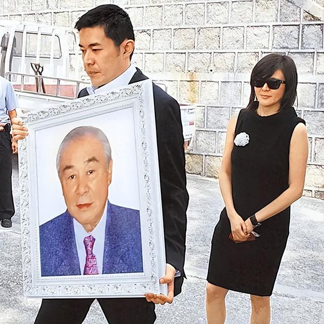 他是清朝贵族后裔，生下大明星关之琳