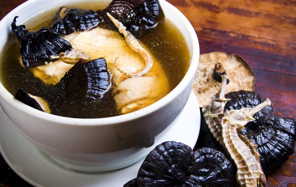 除了这个茶,再给大家推荐一款补肾养身汤——灵芝陈皮老鸭汤.