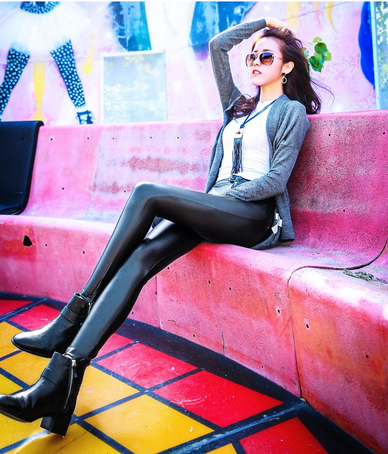 百搭紧身皮裤让美女的腿更修长也想让老婆试下