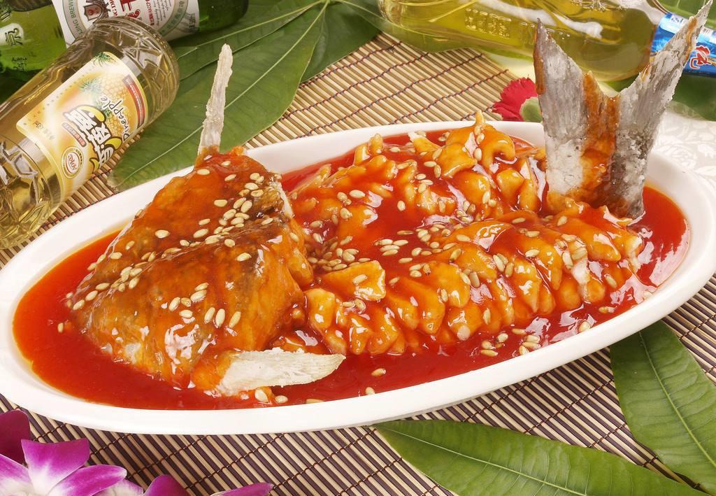 糖醋鱼的美味好吃做法外焦里嫩喜欢的绝对不能错过