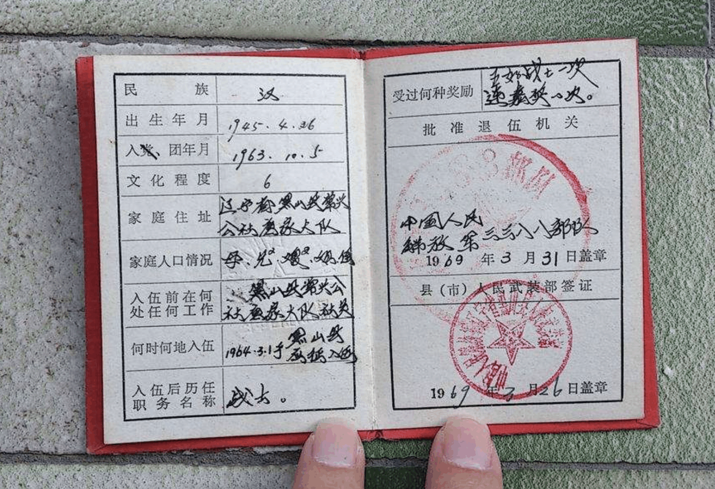 军人退伍后的退伍证还有这么多用处, 很多人都忽视了!