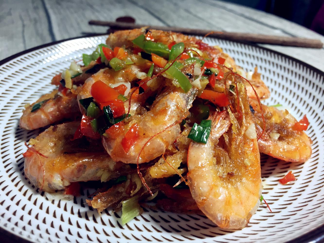 推荐美食:椒盐大对虾【食材介绍及处理】:大对虾500克,料酒15克,盐5克