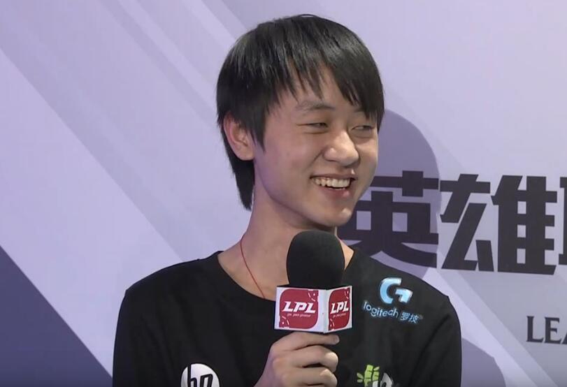 老we上单草莓偷偷的成立了一个电子竞技俱乐部, 主打英雄联盟