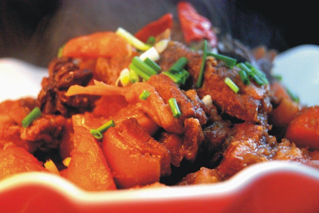 这样做的红烧羊肉又烂又软又没膻只需几样简单材料