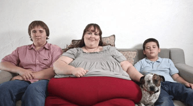 世界上最胖的女人: 体重1500斤, 饭量是常人的15倍, 老公爱得不行