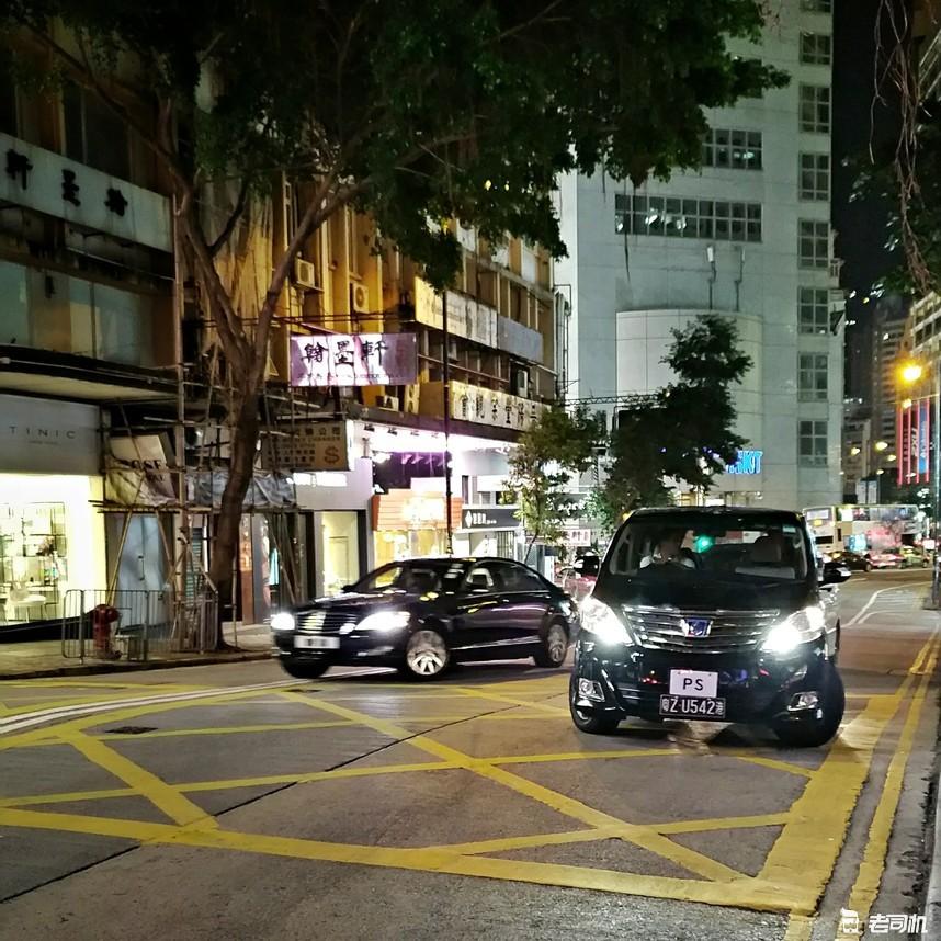 自带ps的埃尔法 不知道坐上去的那一刻会不会自带光环