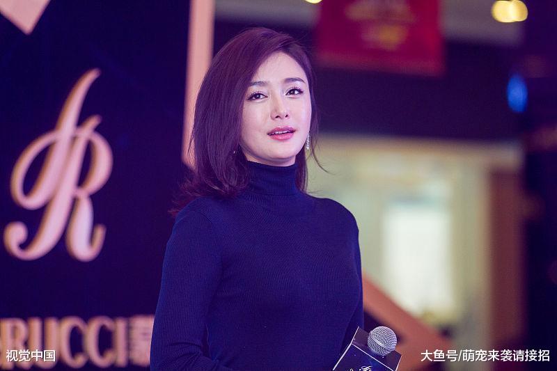 圈内“烟不离手”的6位女星, 周迅王菲上榜, 周冬雨让人想不到!