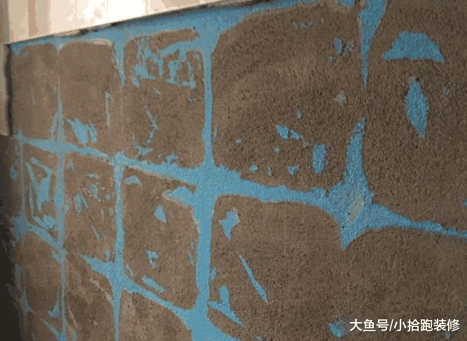 墙砖脱落, 业主让泥工承担损失, 而泥工却说: 最多工资不要