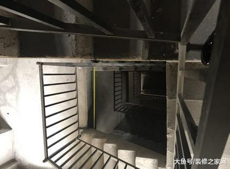 装修用了1年多, 家里还安装了电梯, 都说房子外观好看