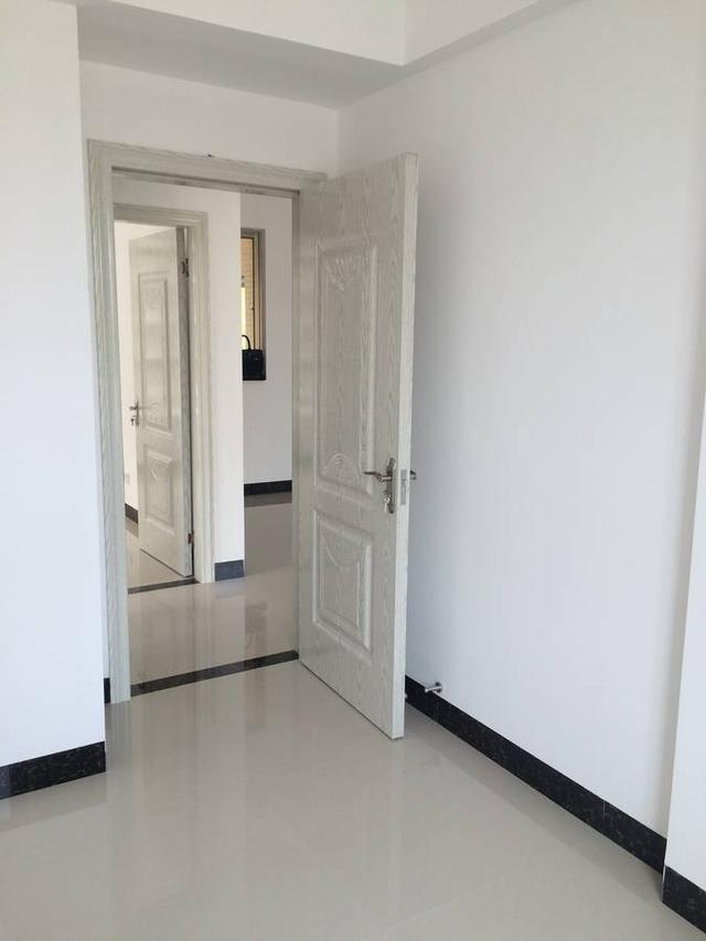 基装已经完工, 坐等家具入场, 老丈人最喜欢阳台开阔的视野