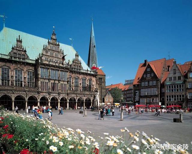 最近十年房价每年缩水百分之一, 收入涨三倍, 这个国家怎么做到的