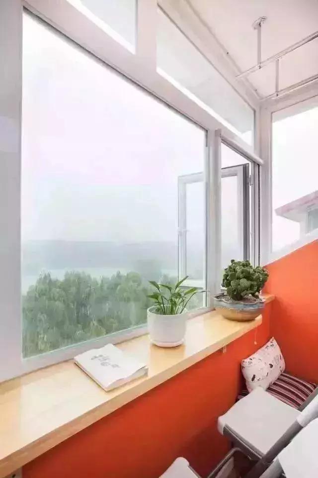 客厅就算没有阳台, 也能做得好看又实用!