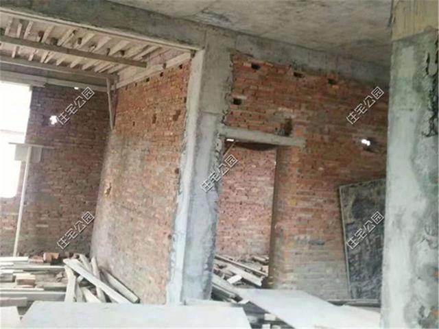 这位四川媳妇25万为公婆盖养老房, 住上新房为啥丈夫却满是愧疚?