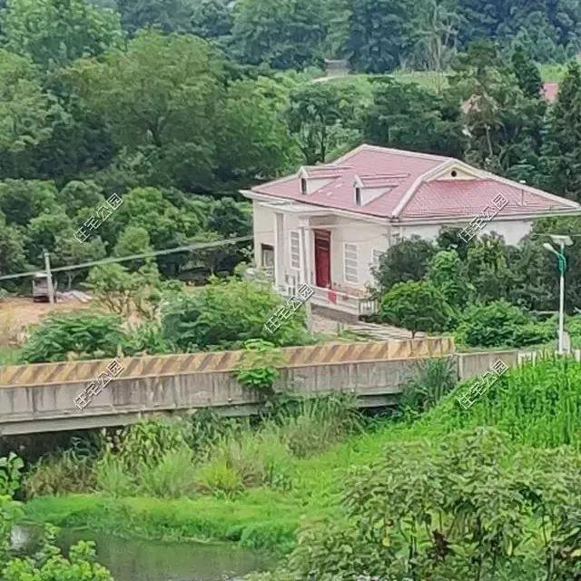 湖南农村40万自建房, 平层加阁楼美观又实用, 就是防盗窗太尴尬?