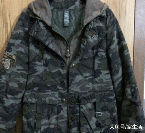 旧羽绒服扔掉太浪费了, 手巧的主妇把它做成被子, 盖着暖和又省钱