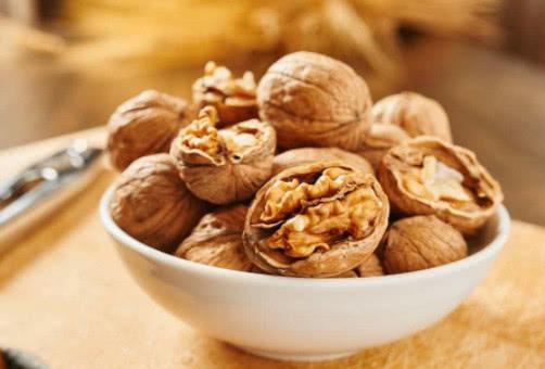 高血压|核桃和它一起煮, 连吃几天, 腰不酸了, 肾变强了, 头发也会慢慢变黑!