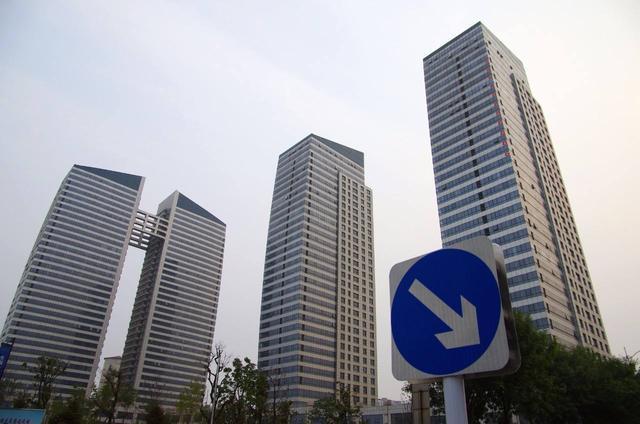 房地产市场搅局者不断, 你真的以为房价会大跌吗?