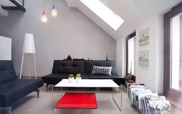 上海帅哥打造loft公寓, 这斜面设计, 小心撞到头!