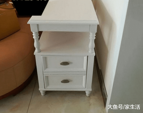 头次见客厅不再买茶几了, 如今流行这样布置, 面积至少大一倍