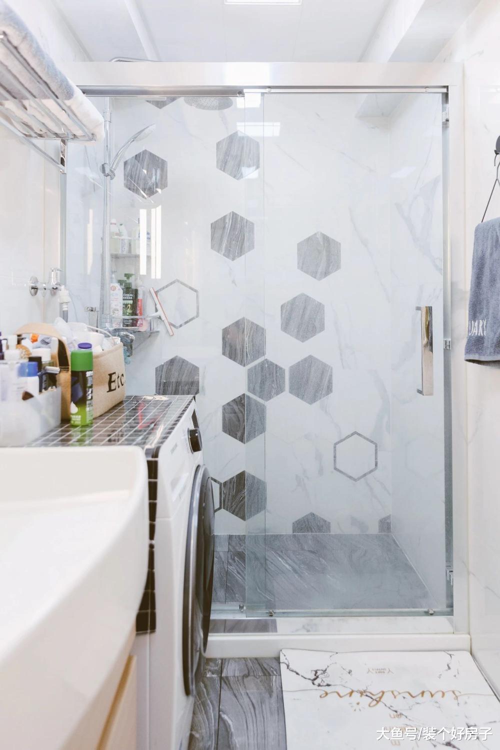 68㎡小两居, 改下桌子和墙面, 就多出一个独立餐厅!