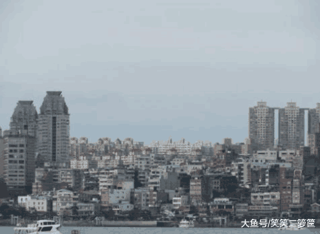 我首次听到“凉面”的名词, 对它充满好奇与期待