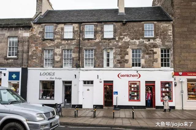 斗牛犬宠主将花生酱涂于胯部, 之后悲剧发生了……