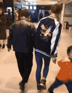 爆笑GIF: 妹子, 原来你能像风一样疾驰啊