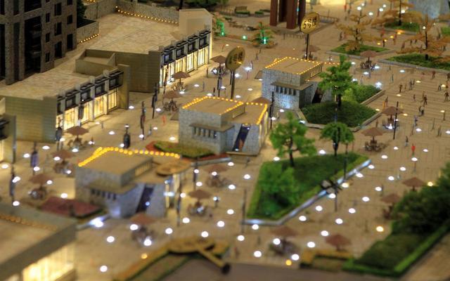 “只有房价直线上涨, 刚需族才会主动跳坑接盘! ”开发商真聪明!