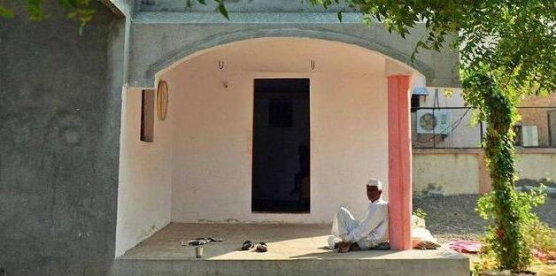 印度有个“最安全”的村子, 几百年来不装门, 当地女子苦不堪言