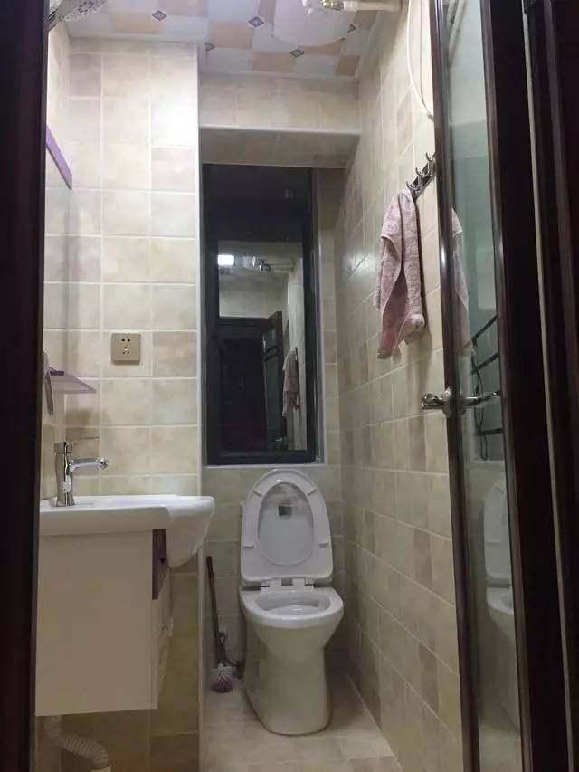 頭一次見到陽臺和客廳中間還可以這么做隔斷, 設計漂亮