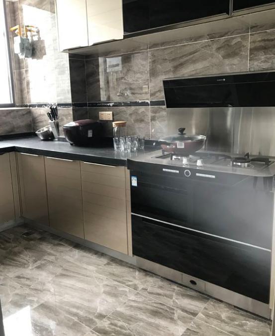 新房裝修選擇深色系, 卻被嫌壓抑, 太鬧心了!