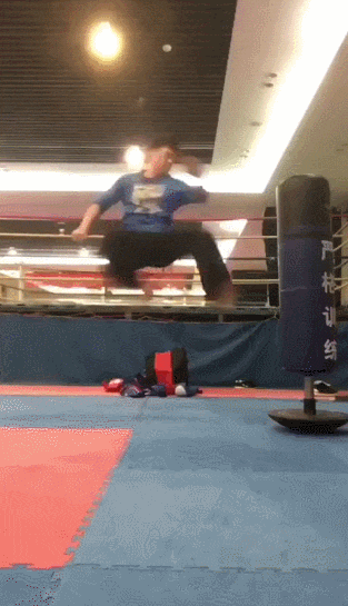 爆笑GIF: 兄弟, 上课时间就不要开小差了