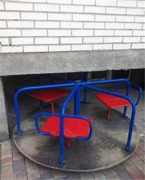 小区里的反人类设计, 就问你服不服!