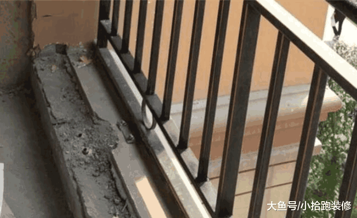 朋友建议把护栏给拆掉, 可业主却偏不想, 这样处理后很实用