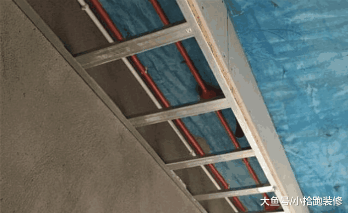 师傅吊顶要收费300块一米, 可最后业主却说: 只能按一半来算