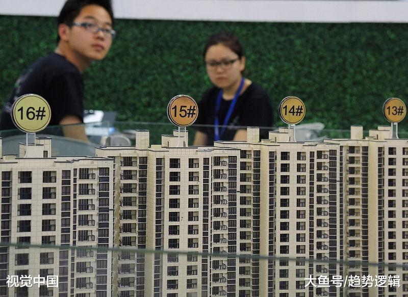 降价潮下冰与火: 炒房客3套房卖不动很焦虑, 刚需觑准时机想入市