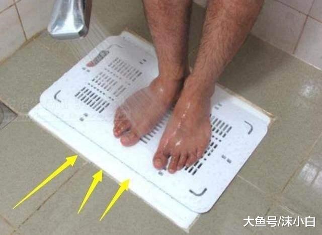 蹲便器为什么要架在8公分的高台上? 原来是为了这目的! 防堵塞