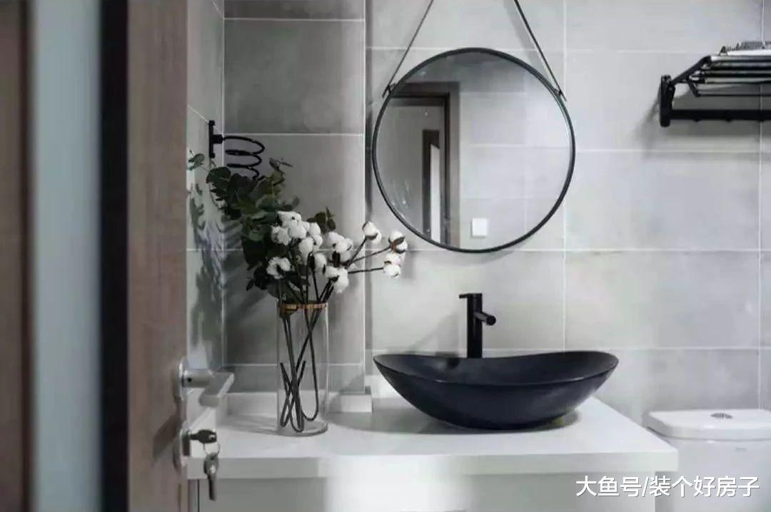 一对85后夫妻断舍离上瘾, 121㎡的家只有9件家具, 厨房和阳台也藏起来