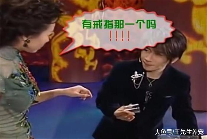 历年春晚必不可少的糗事, 张张有亮点, 路人广告打的神乎其神!