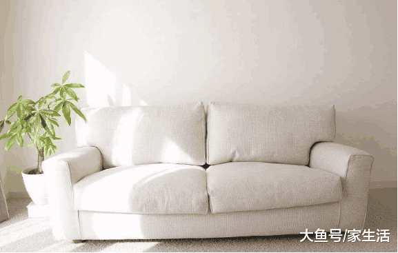 沙发切记万万别这样摆放, 若是摆放错, 再多钱财也漏光