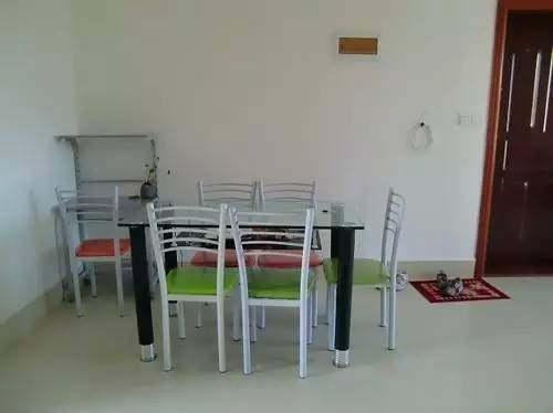 28歲女孩靠自己買房裝修, 雖然有點老氣, 住著卻很舒服