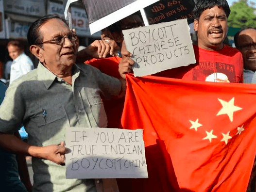 十万印度人冲上首都街头, 对中国发出最强音! 日本: 没有国家能幸免!