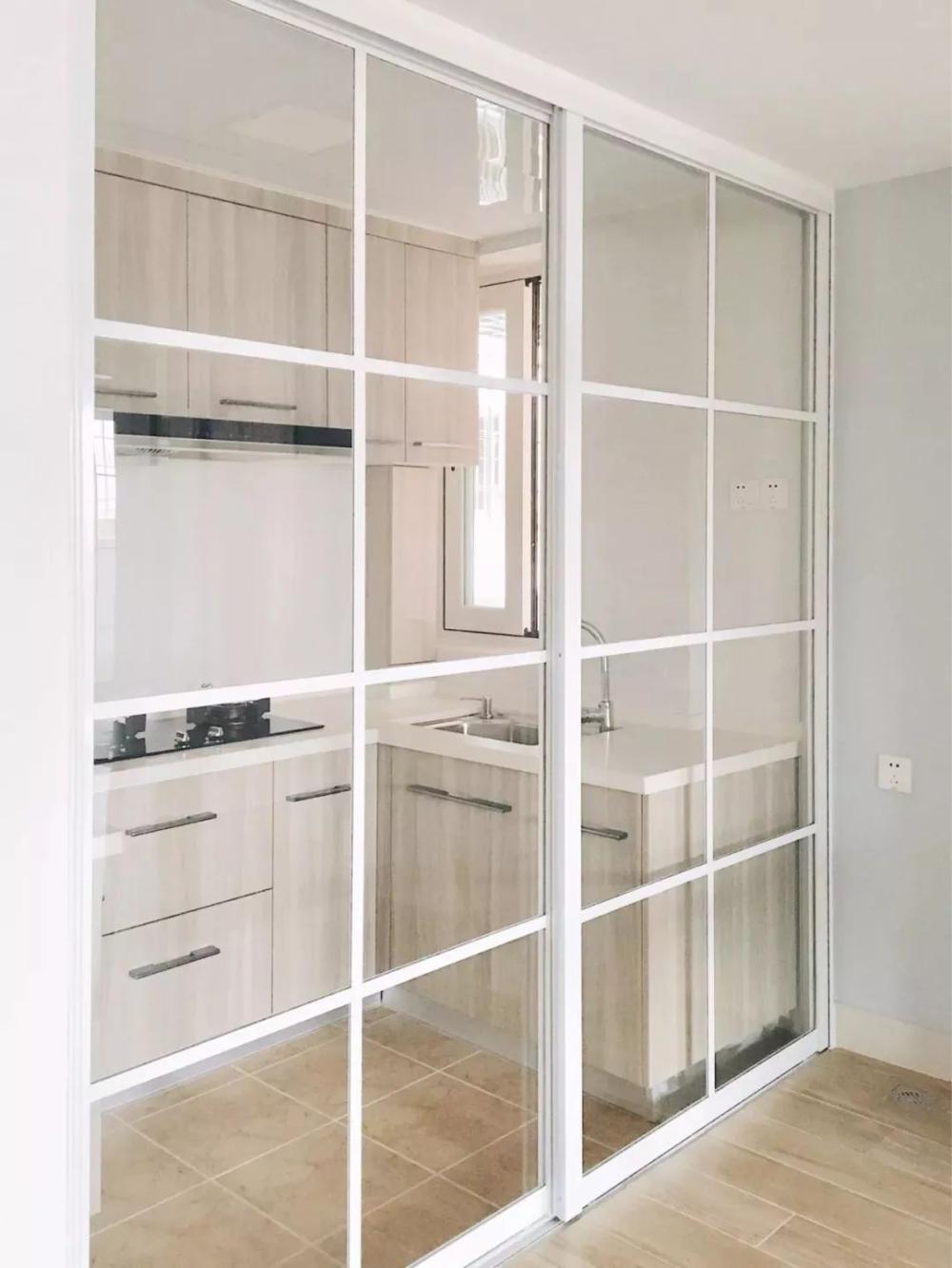 难怪那么多人都喜欢用白色推拉门来做厨房门, 看过之后我也喜欢!