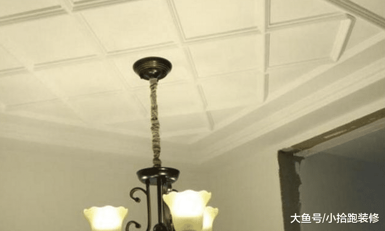 木工说顶部线条这样做, 成本只需几百块, 可最后业主直说亏了