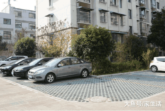 小区车位买还是租好? 内行人给我算了40年的账, 懊悔知道晚了