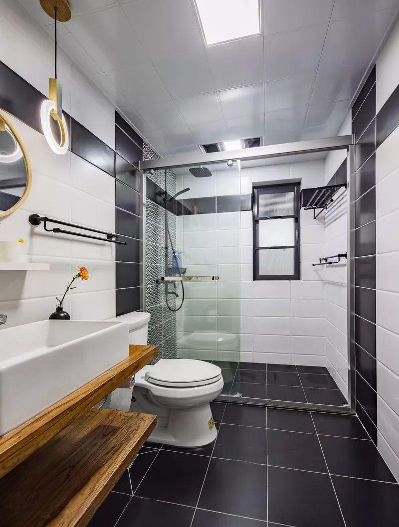 卫生间的毛巾往哪挂?