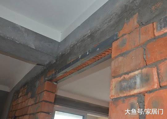 我家砌墙时少做这道工序, 贴完瓷砖没半年就脱落, 万万别这样装