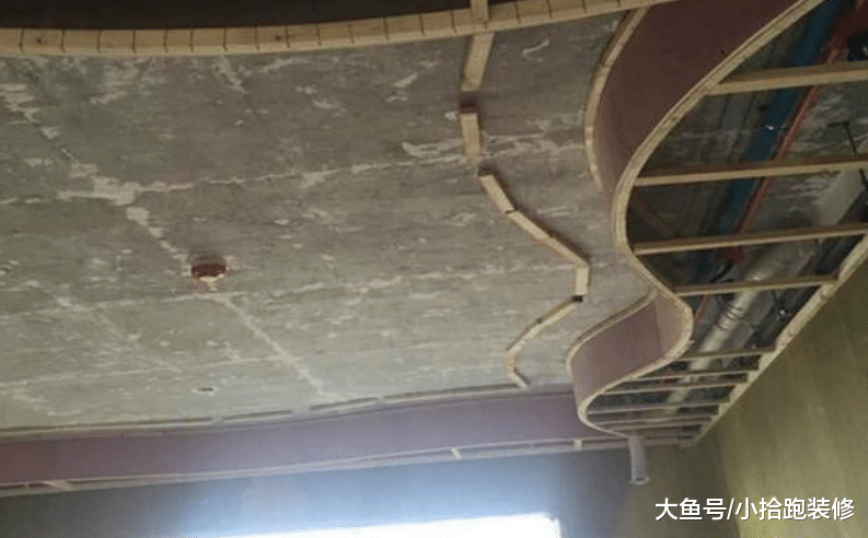 只是吊顶造型特别一点, 师傅就带很多人来看, 对此头都大了